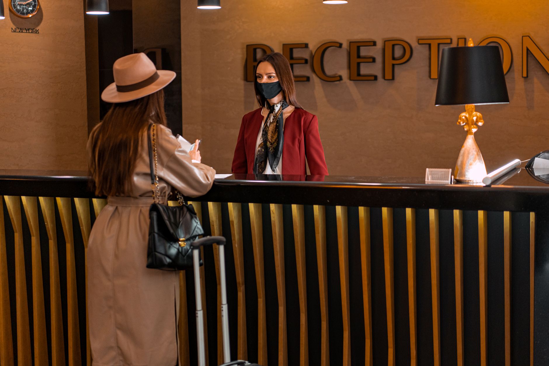Kuasai Hospitality English Cepat Biar Percaya Diri Depan Tamu